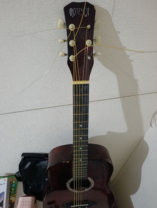 Гитара продоётся  6 струны