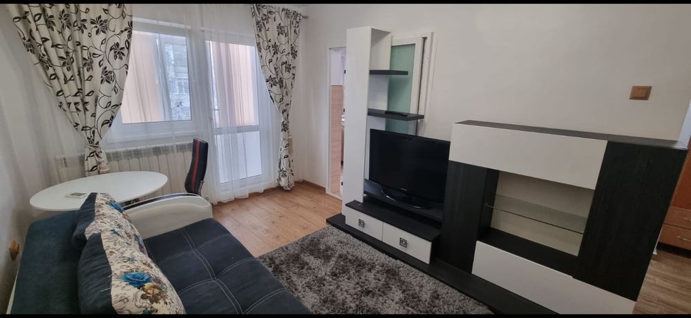 Închiriez garsonieră decomandată