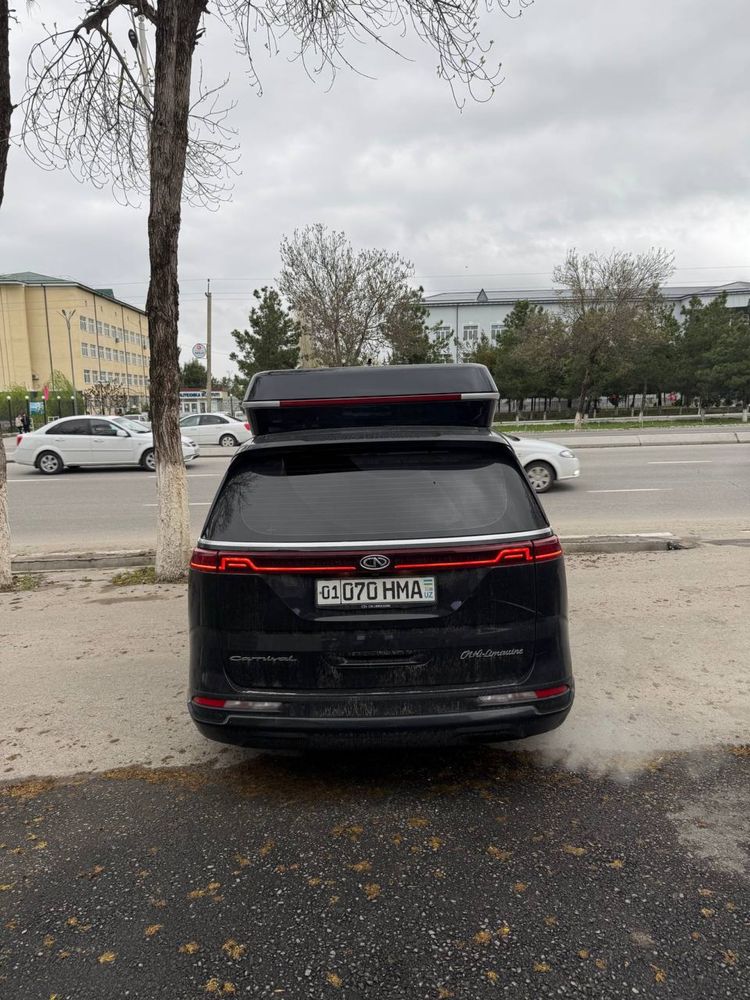 Kia carnival hi-limousine VIP