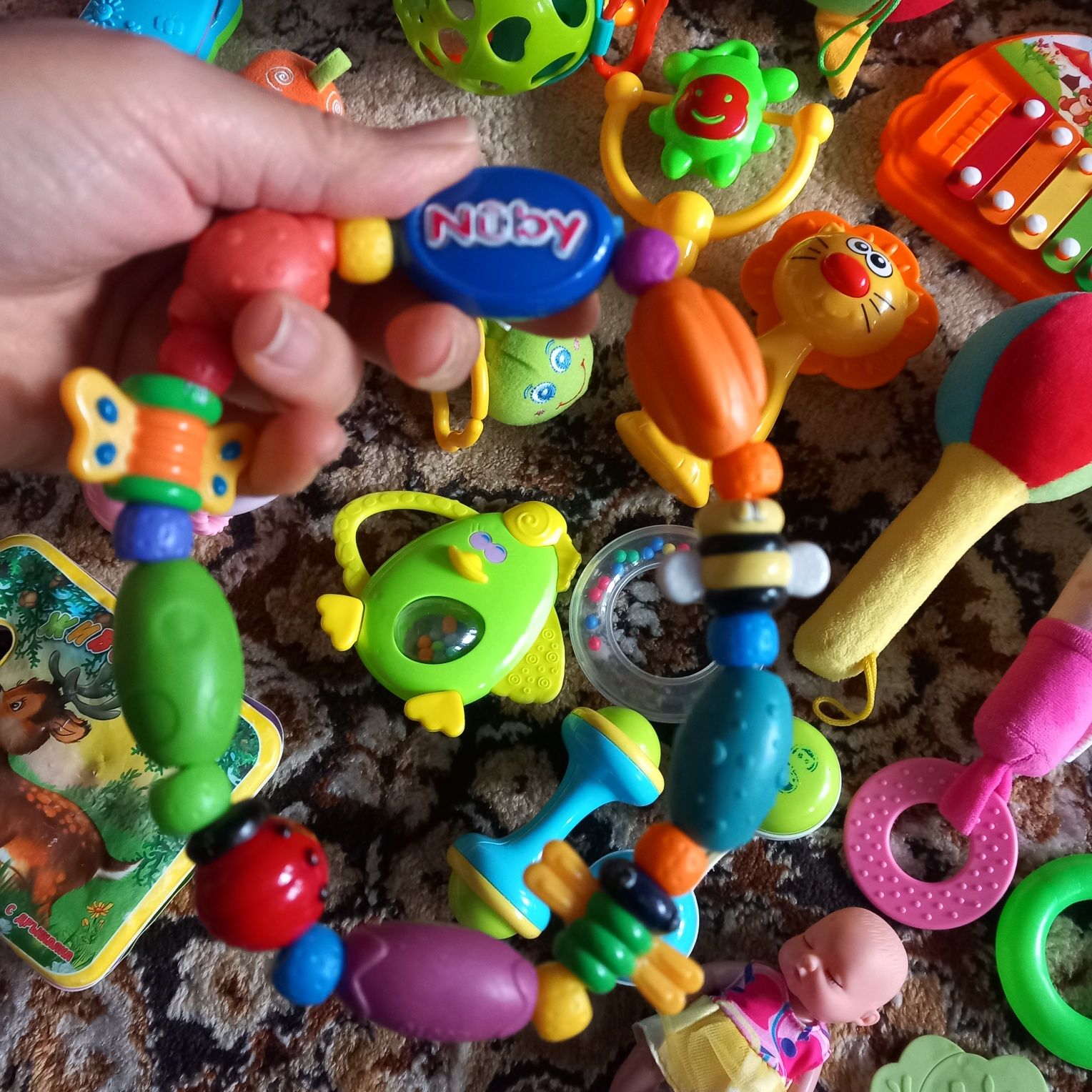 Лот играчки за бебе