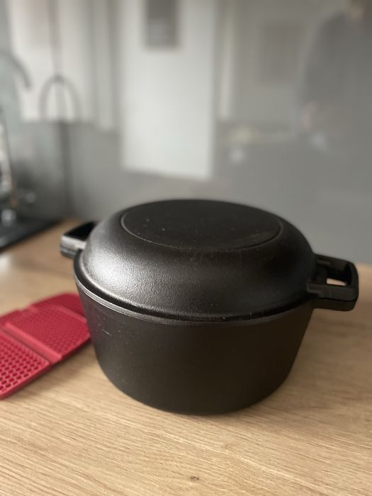 Oala din fonta cu capac 2in1