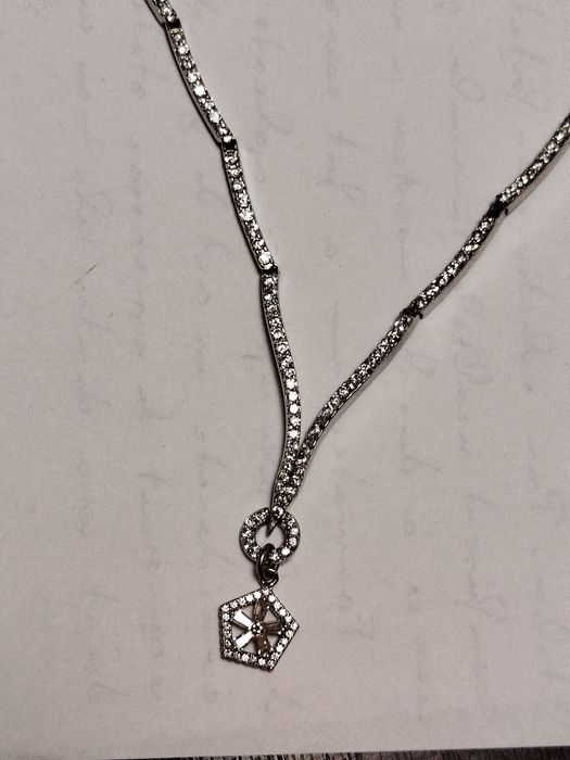 Vând colier nou din argint