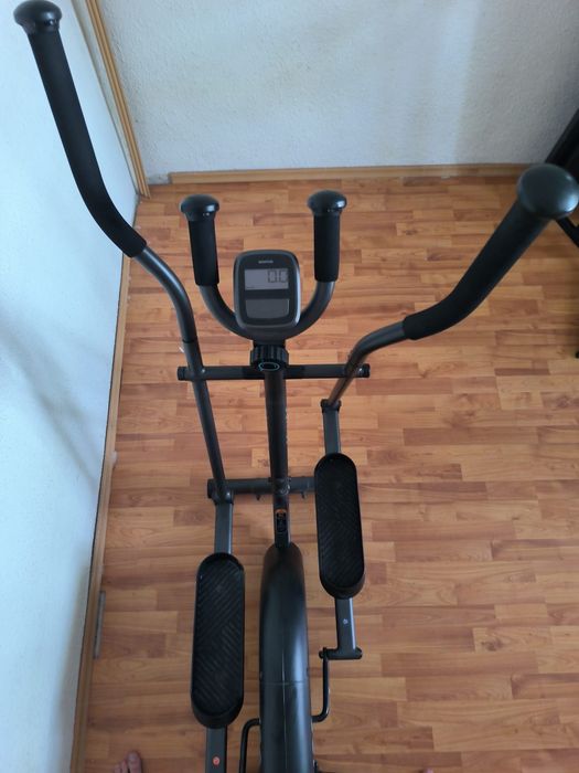 Vând bicicletă de apartament