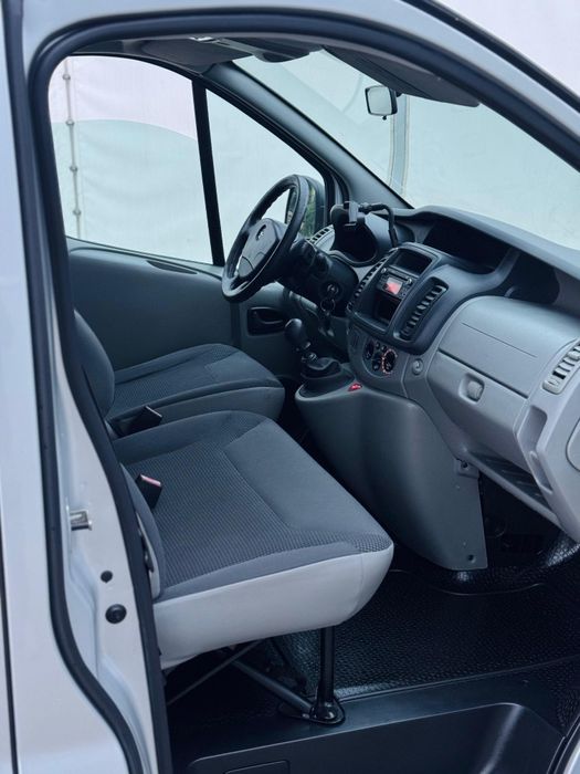 Opel Vivaro // Renault Trafic  An 2013 Motor 2.0 Euro5