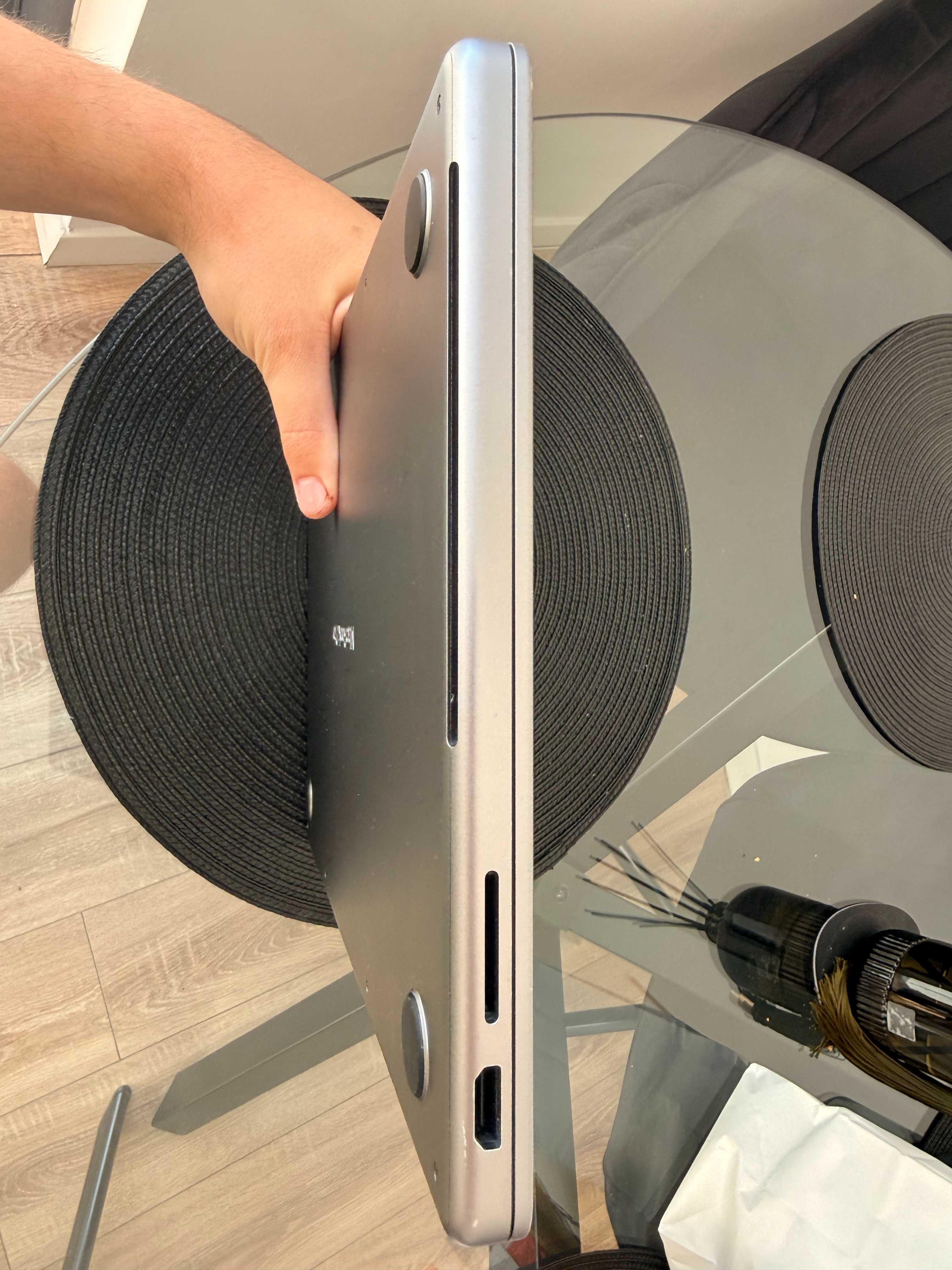 Macbook Pro M3 8GB 1TB