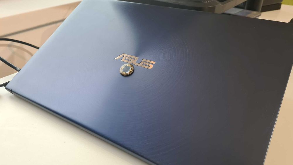 Laptop rapid, subtire si usor ASUS ZenBook UX533FD, i7, GTX 1050, 512