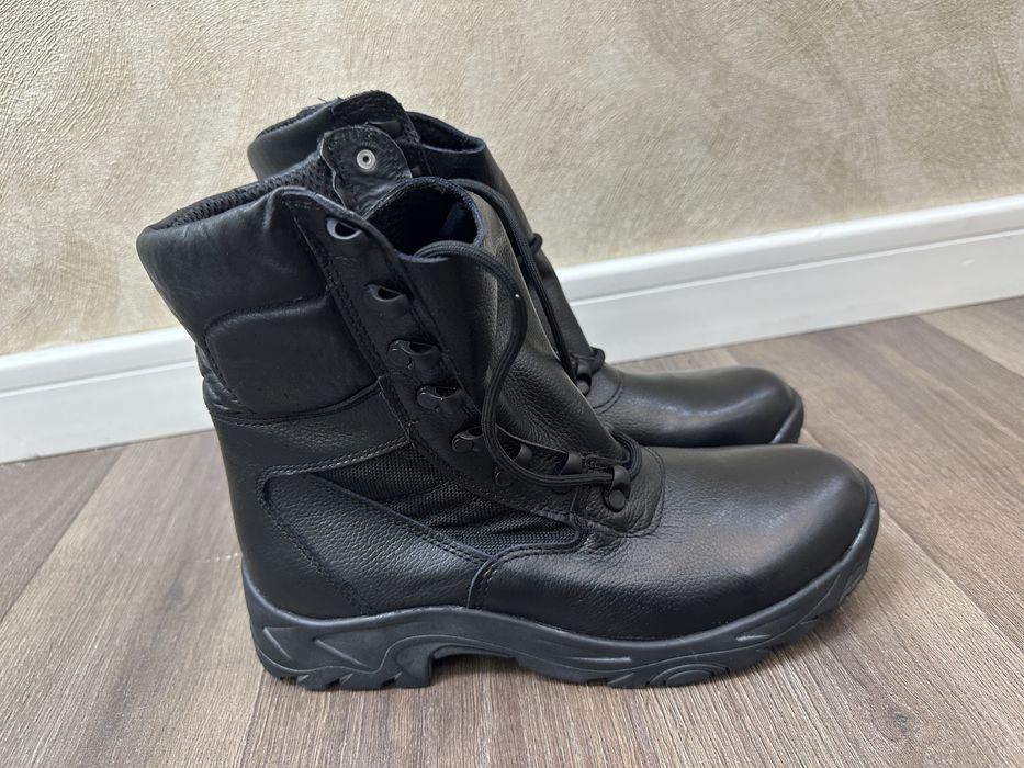 Продам берцы и туфли новые.