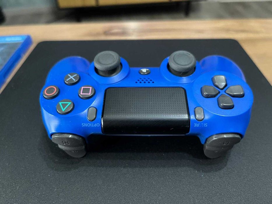 PS4 Slim 500 Gb -- 2 Controllere -- 4 jocuri