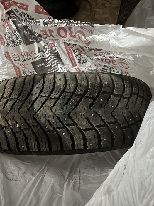 Продам зимние шины 235/60/18