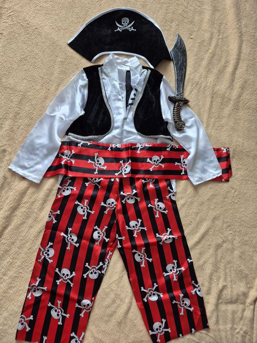 Новогодний костюм пирата