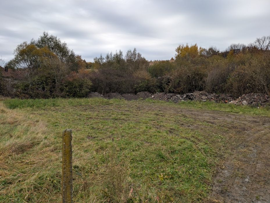 Teren Intravilan Strada Ghinzii langa asfalt.