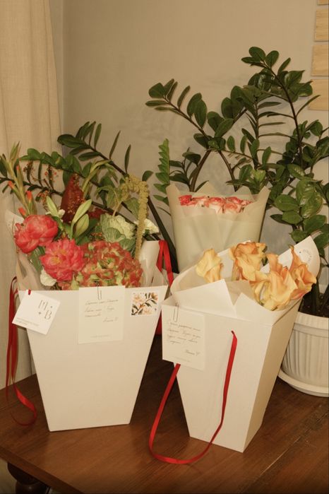 Два букета цветов