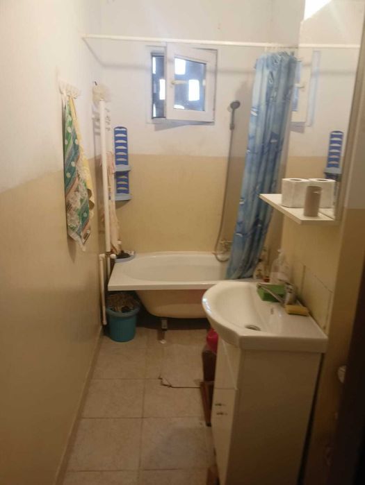 Apartament liber, de vanzare