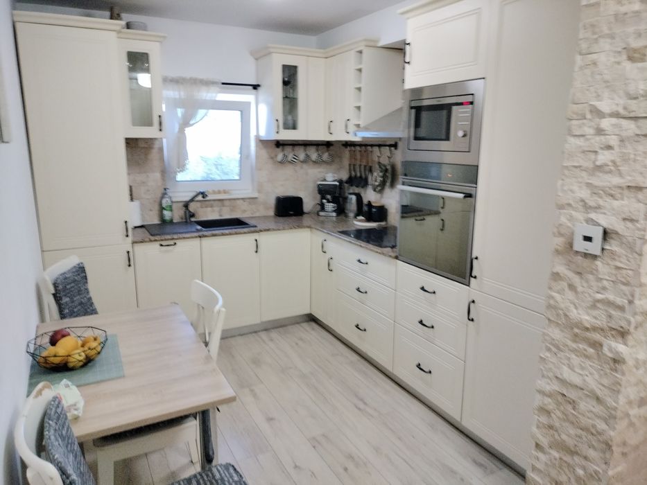 Vând apartament 4 camere cu etaj