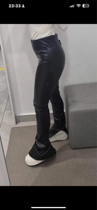 Zara pantaloni negri piele xs