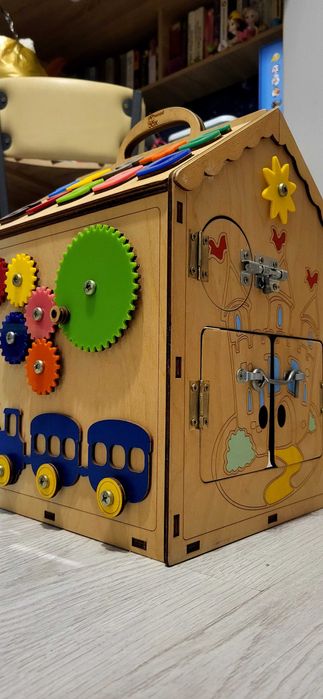 Бизидомик для развития ребенка