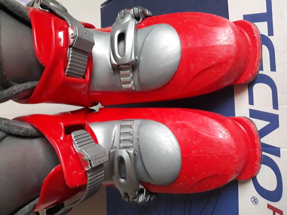 Vând clapari de schi Tecno