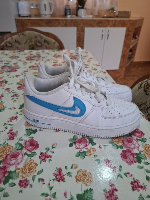 Adidași Nike din piele