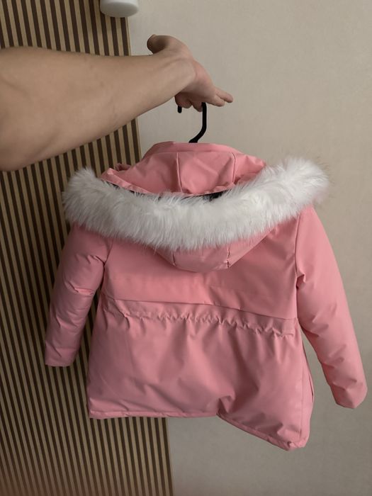 Продам срочно детскую зимнюю куртку, девчачую