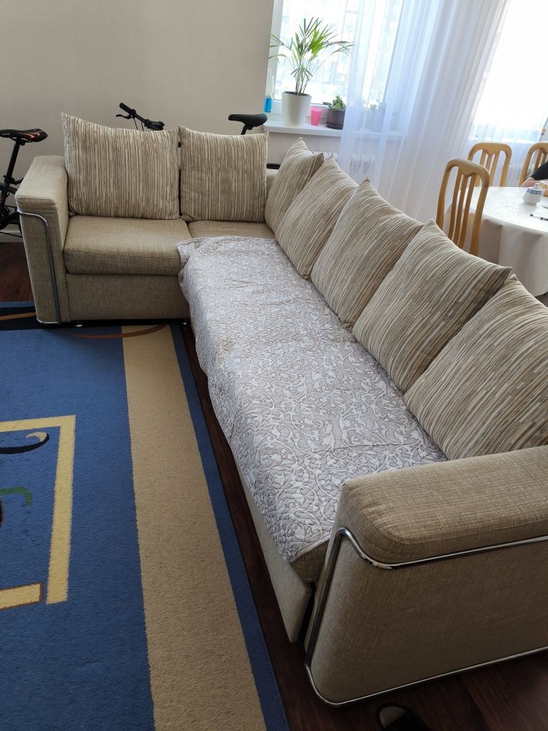 Угловой диван раскладной с креслом.