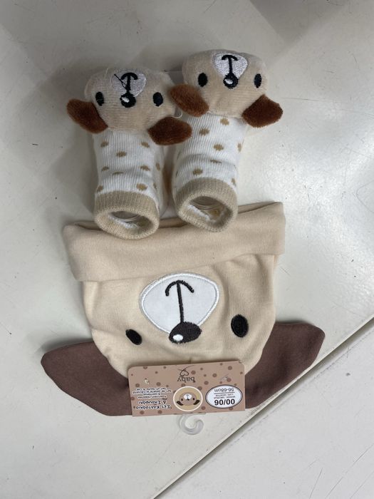 Set Nou Nascuti Caciulita & Sosete Catel 3D Bej Alb