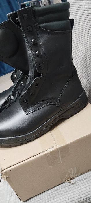 Продам черные зимние берцы