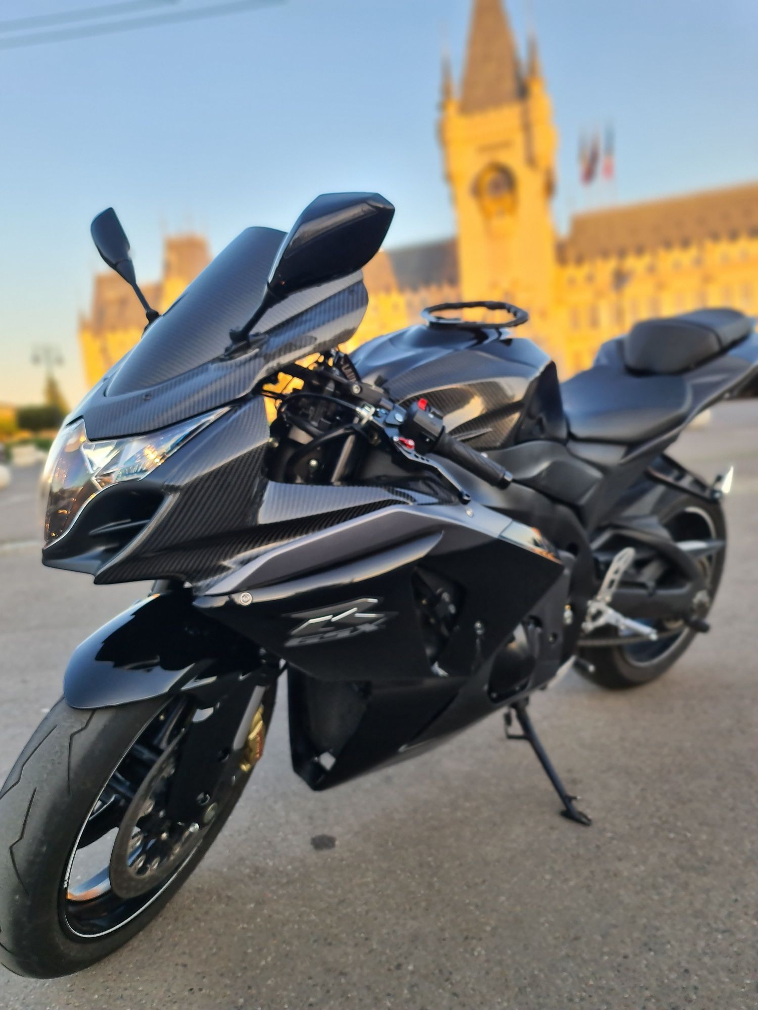 Suzuki GSX-R 1000,FULL CARBON cu 16800 km reali