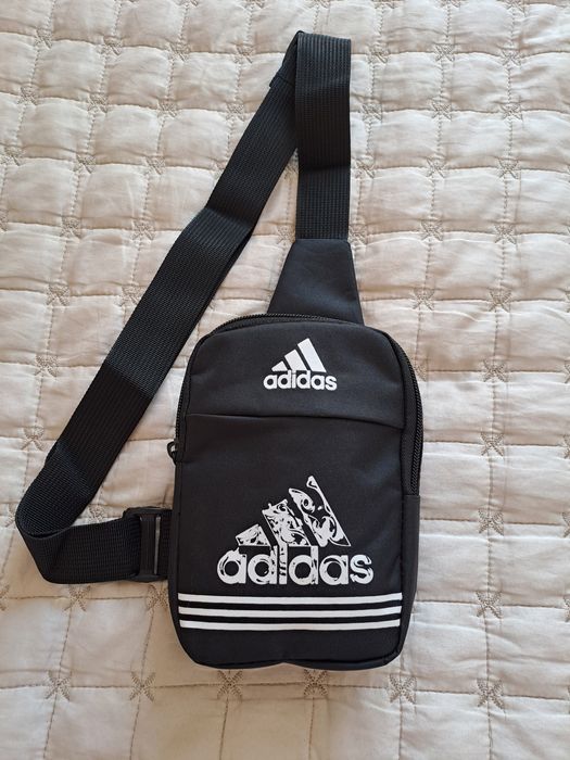 Чанта през гърди и рамо