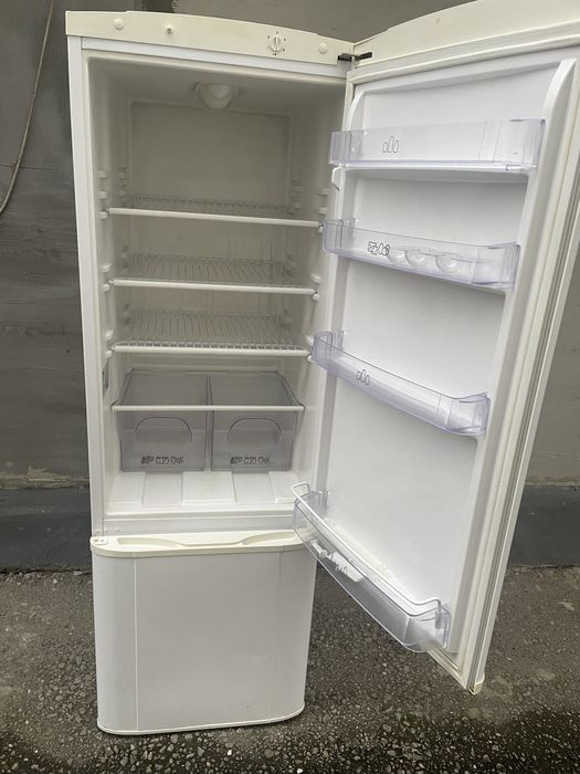 Vând combină frigorifica Zanussi