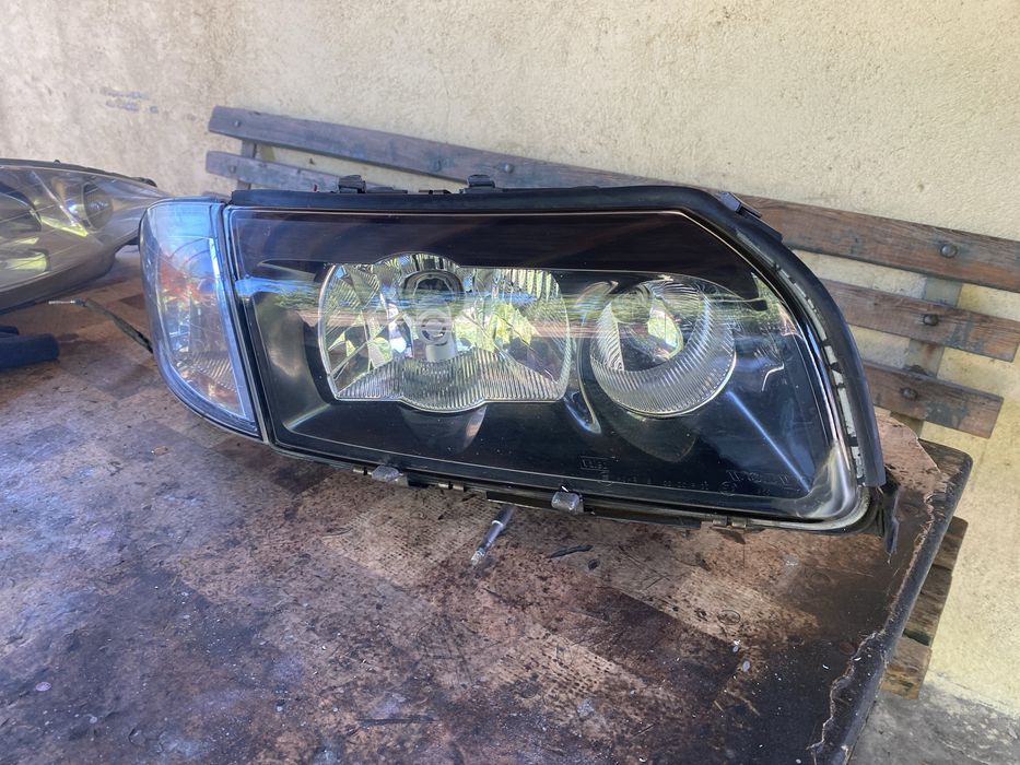 Десен фар ксенонов за волво s80