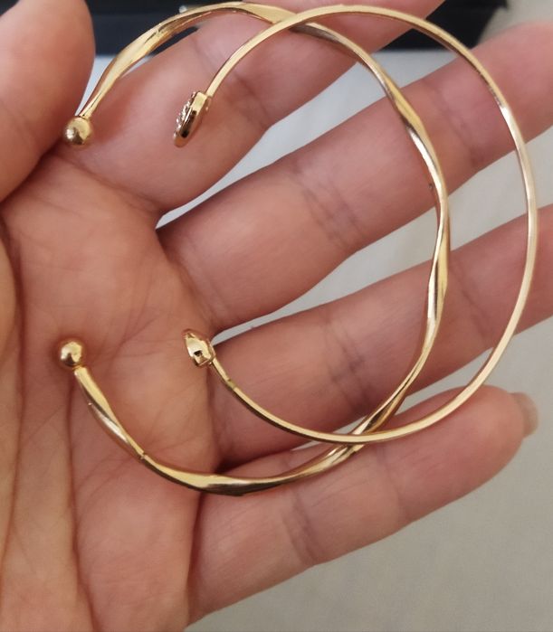 2 златисти нови гривни