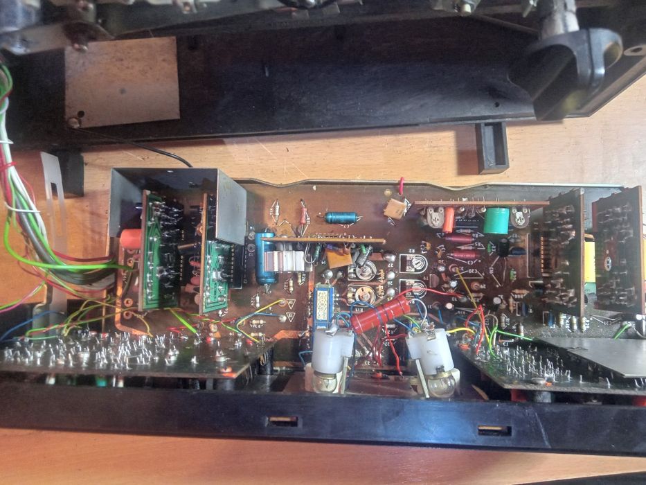 Magnetofon Tesla B115 defec !Funcționează doar pe o pista