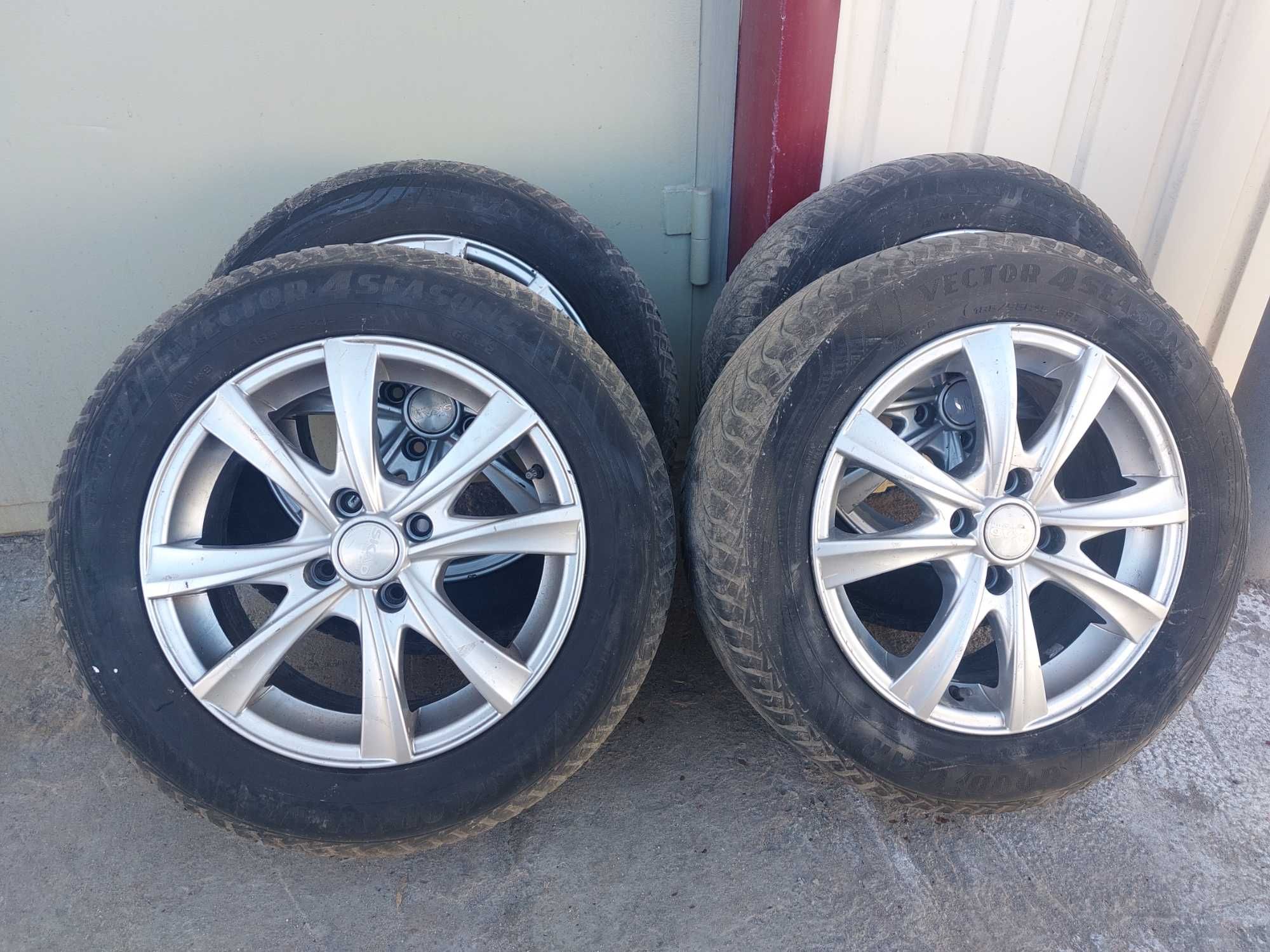 Резина Goodyear всесезонная 185/65R15 88T на дисках SKAD