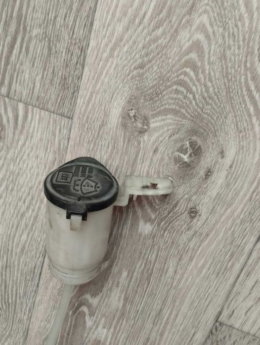 Горловина бачка омывателя Тойота Прадо 120