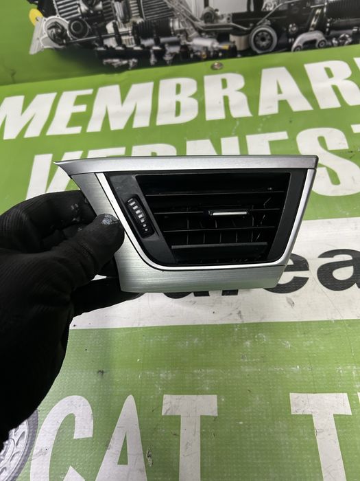 Grila aer interior stânga   bord BMW F30, F31 volan stânga