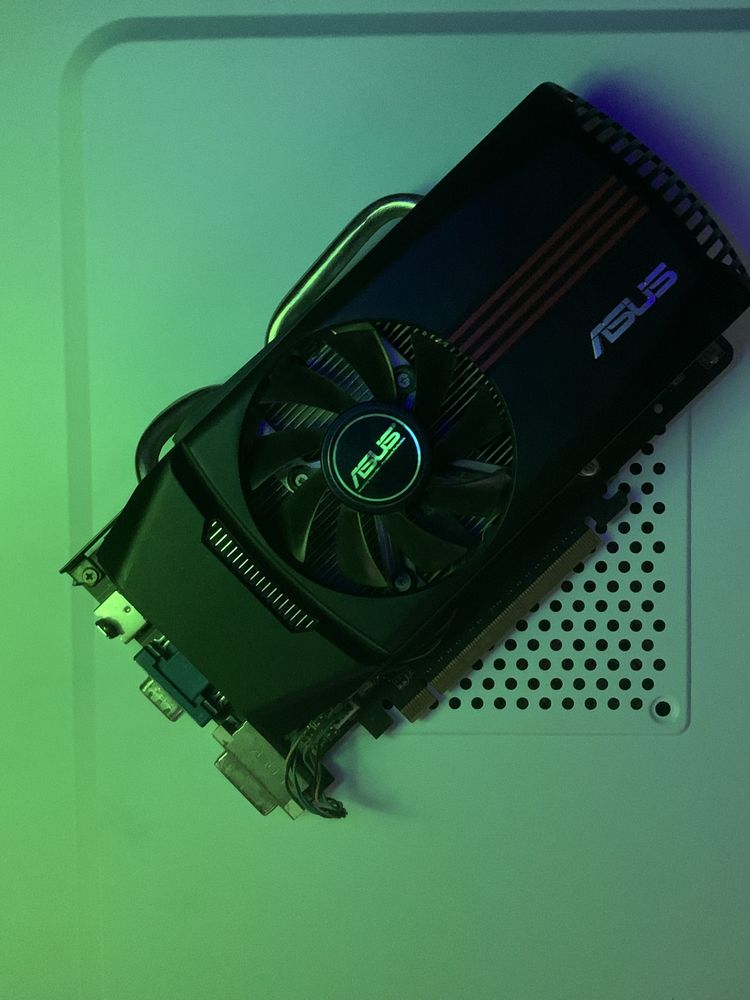 Видеокарта Gtx 550Ti