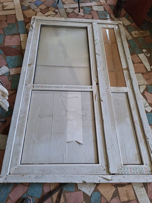 Продам новую пластиковую дверь