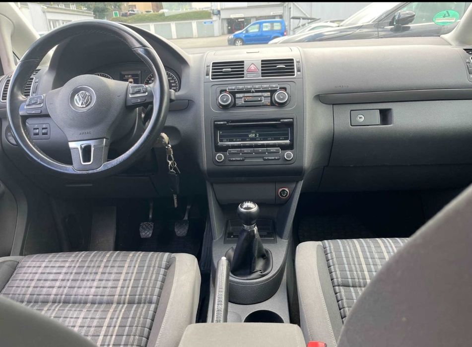 Volkswagen touran cross 2.0 tdi 7 locuri 
2.0.tdi 140.cp
231000km
Euro