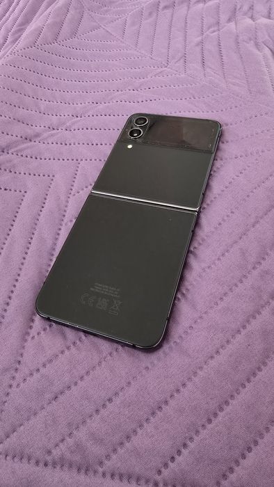 SAMSUNG Galaxy Z flip 4