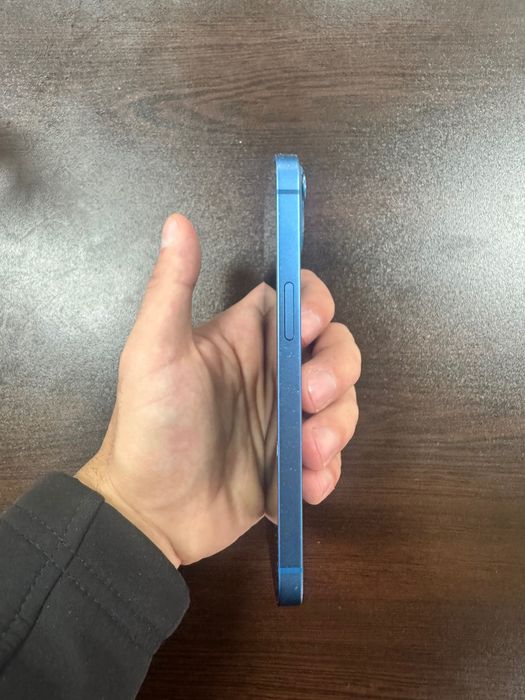 iPhone 13 - 128gb с кутия и подарък 10 кейса