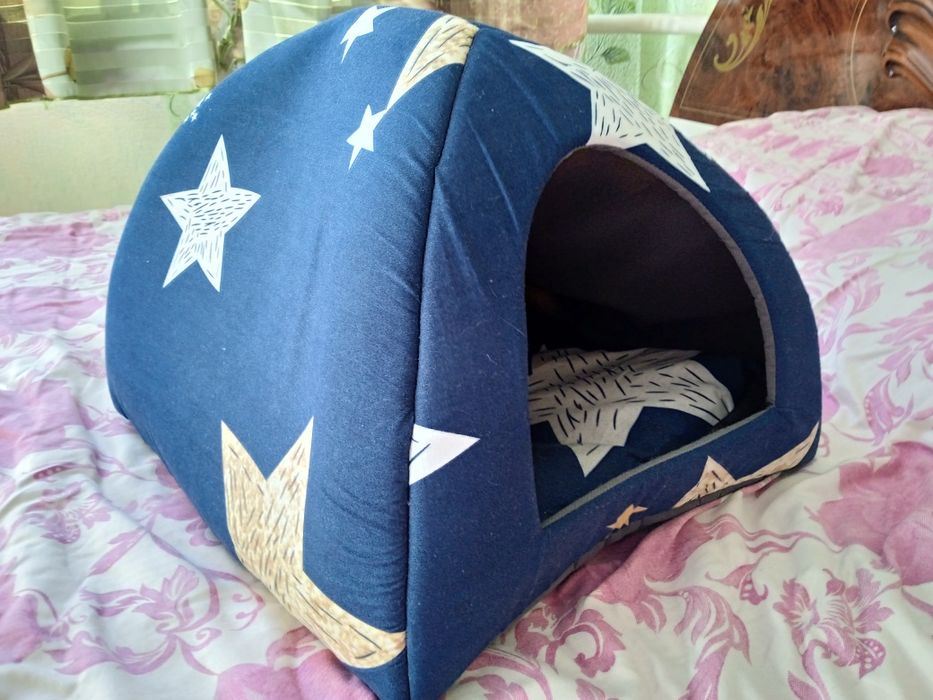 Домик для кошек и собак мелких пород