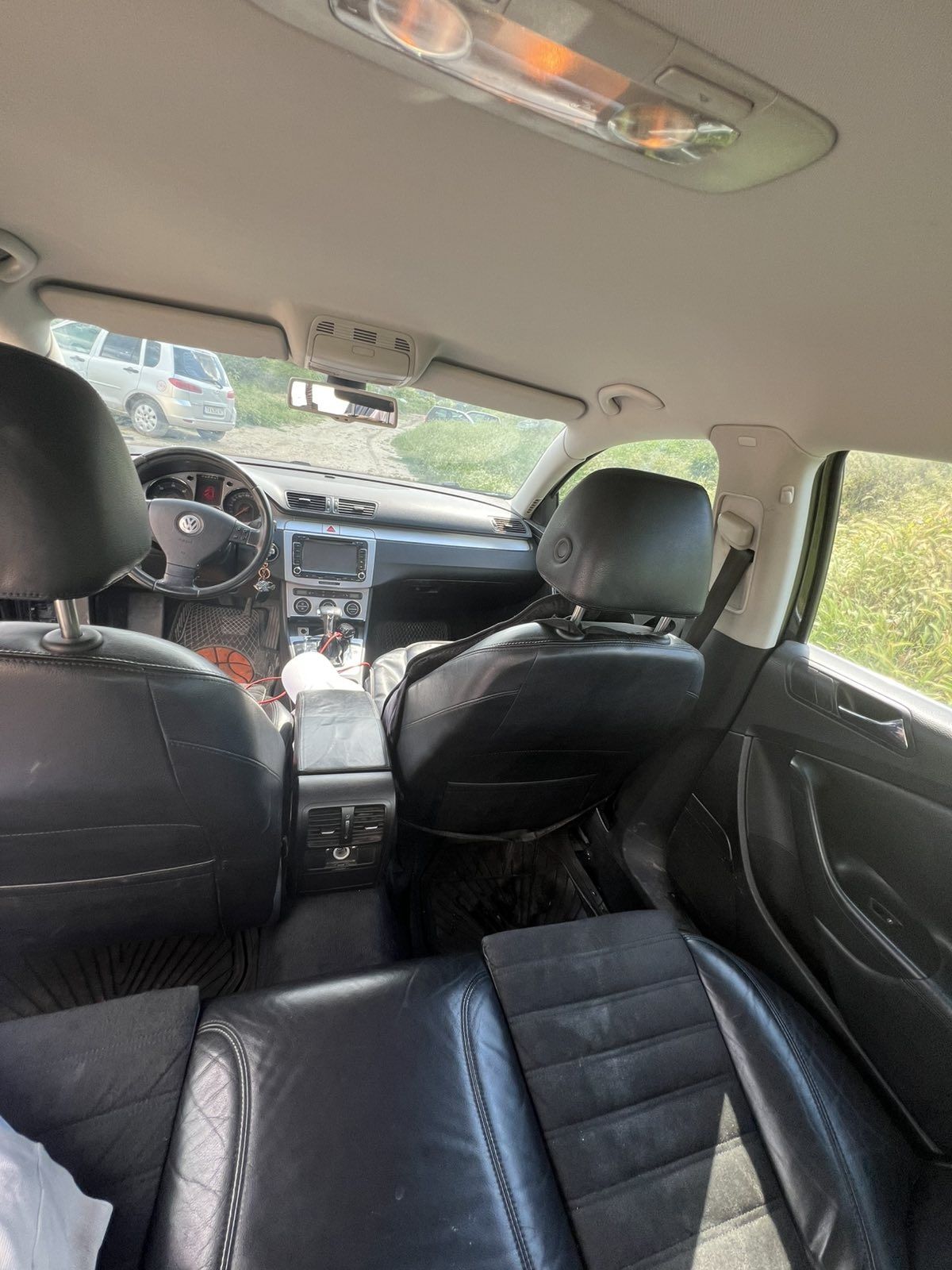 Продавам VW Passat 6 черен автоматик