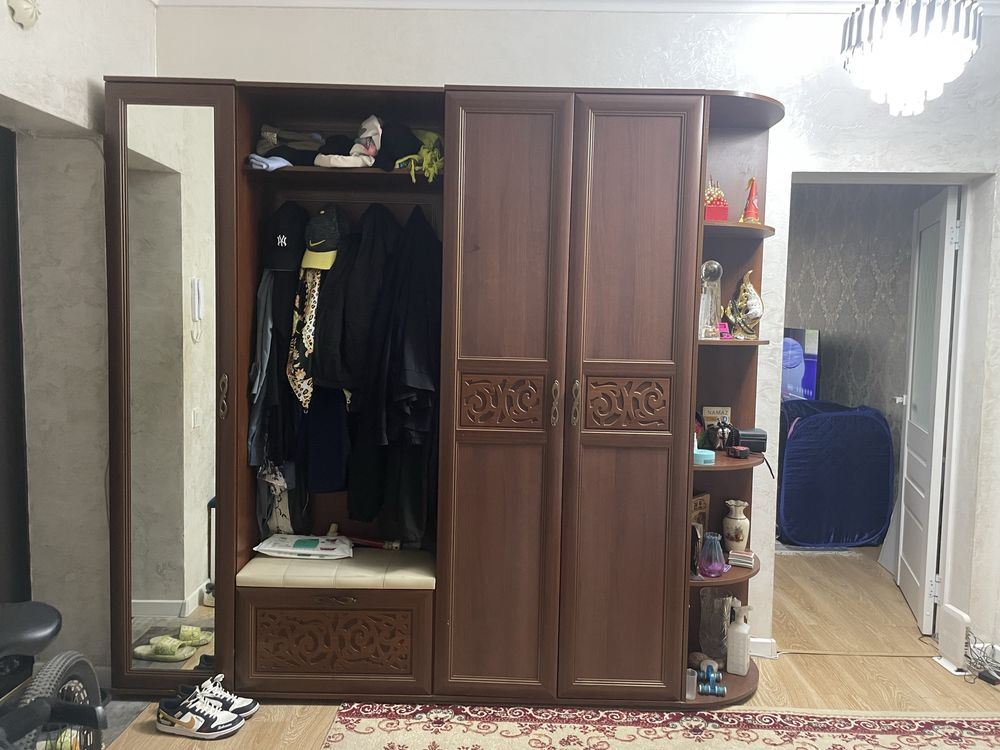 Мебель для прихожей в отличном состояний