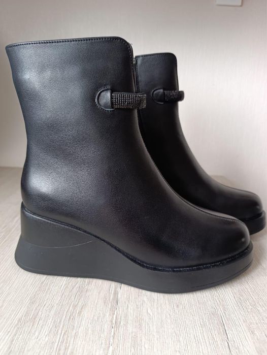 Продам зимние сапоги