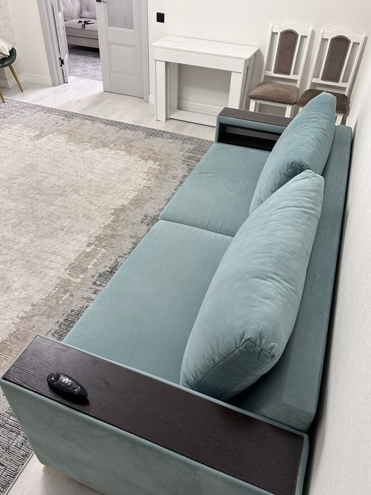 Диван в гостиную, книжка