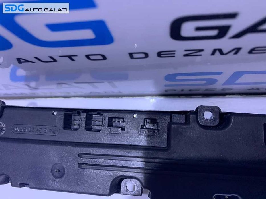 Consola Buton Butoane Avarii Incalzire Scaune Blocare Deblocare Usi Portiere Mercedes Benz W203 C Class 2000 - 2007 Cod 2038210151