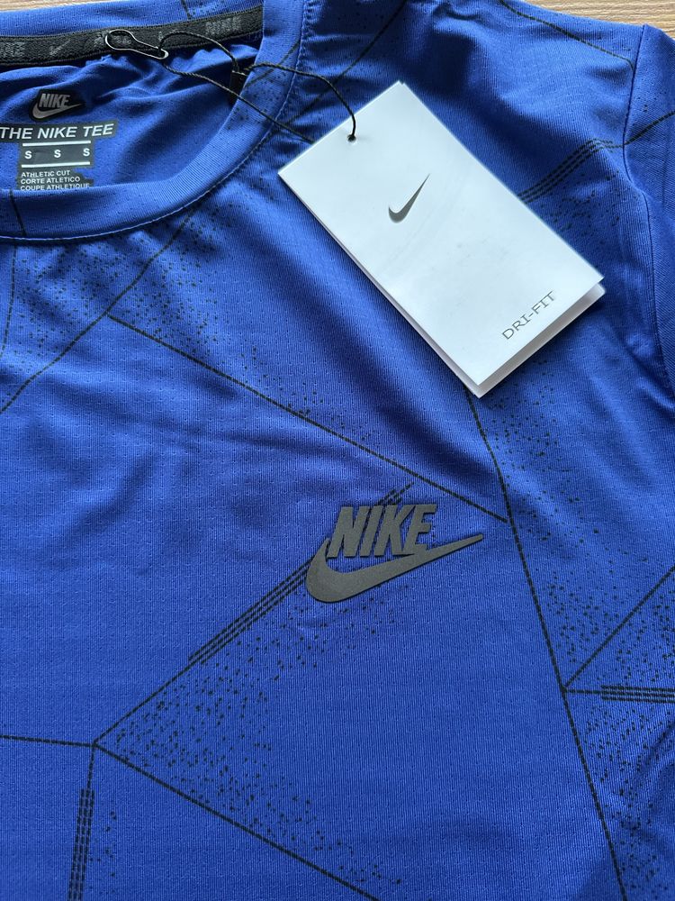 Мъжка тениска Nike в синьо,дишаща матери,подходяща за всеки вид спорт