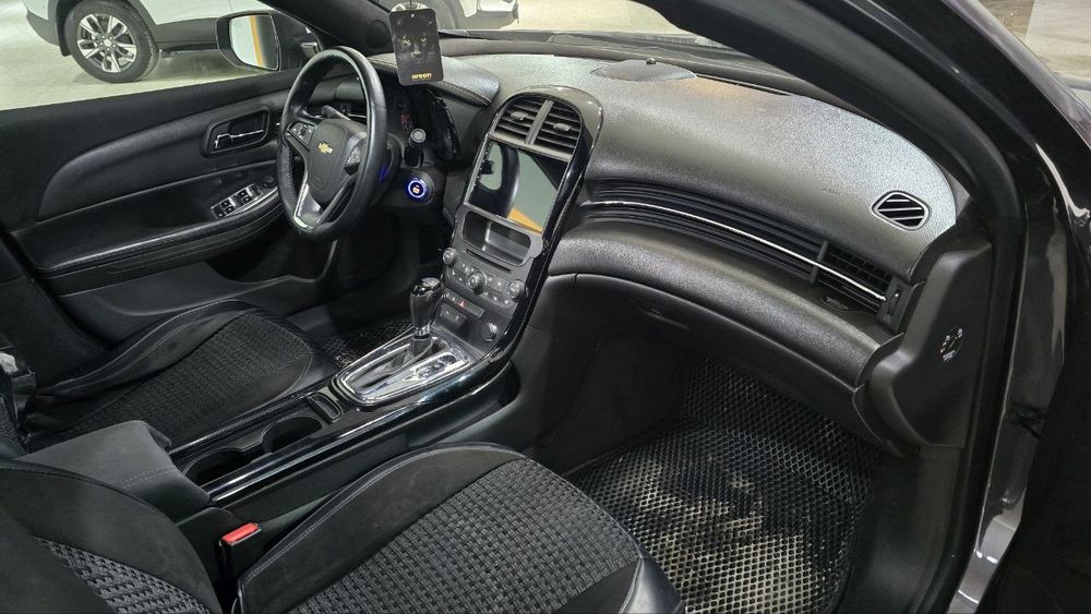 Chevrolet Malibu 1 sotiladi