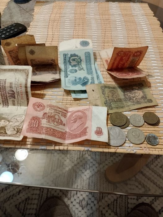Стари банкноти и монети