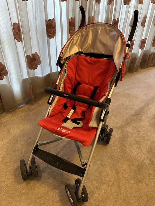 Хорошая фирменная коляска. В отличном состоянии.